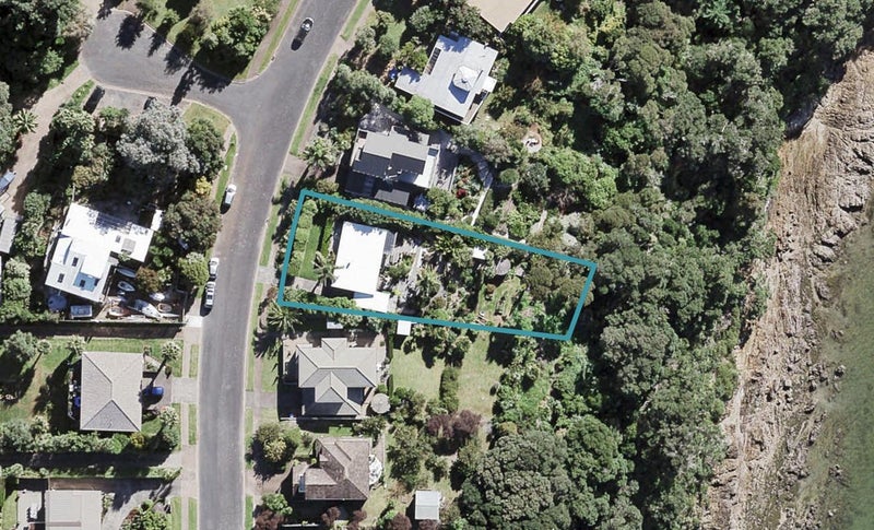 18 Kennedy Point Road, Surfdale, Waiheke Island - Carousel 1