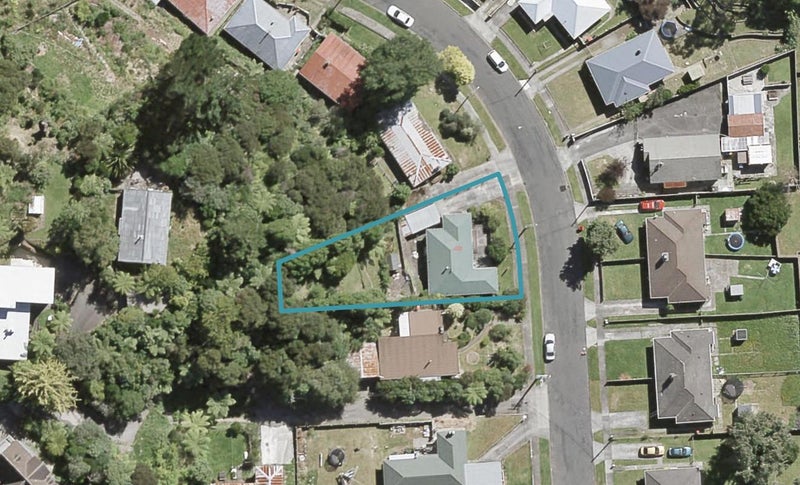 39 Bird Grove, Stokes Valley, Lower Hutt - Carousel 1