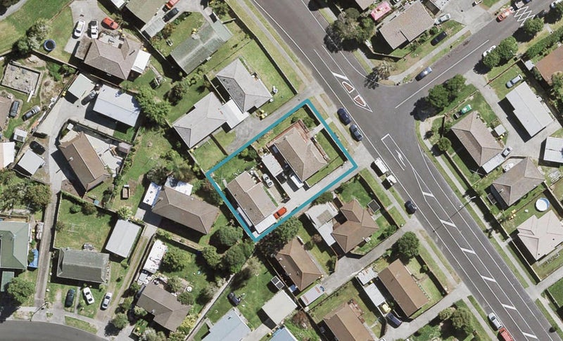 2/226 Waitemata Drive, Ranui, Auckland - Carousel 1