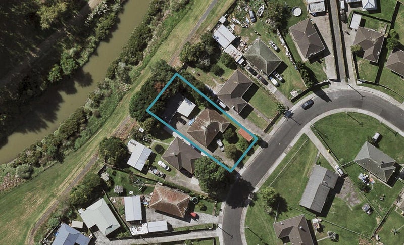 27 Velvet Crescent, Otara, Auckland - Carousel 1