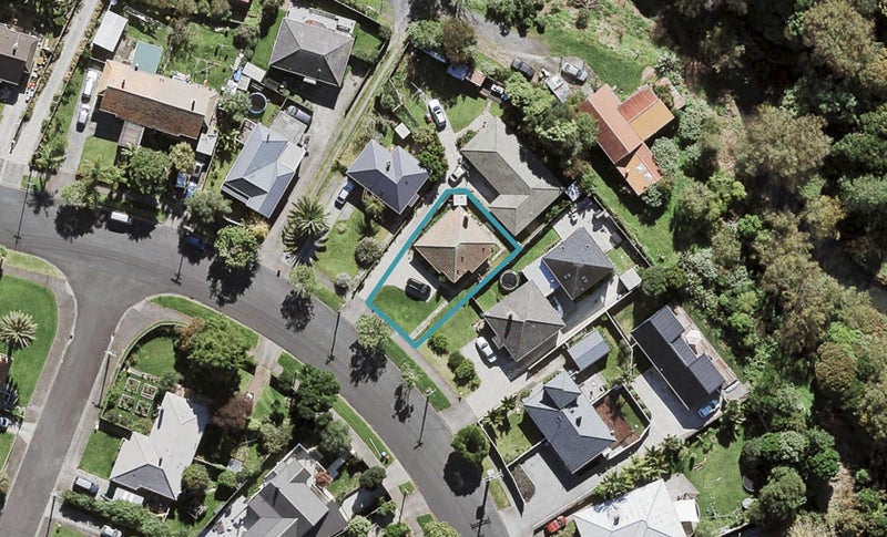 61 Premier Avenue, Point Chevalier, Auckland - Carousel 1