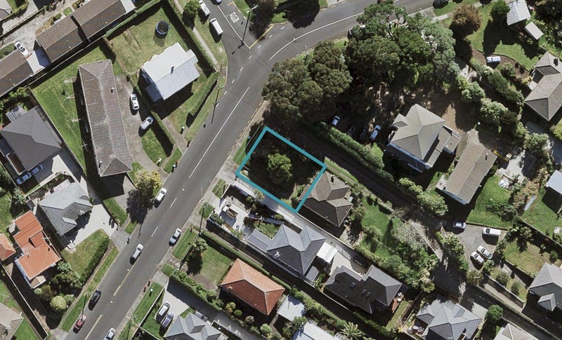 28 Hayr Road, Three Kings, Auckland - Carousel 1