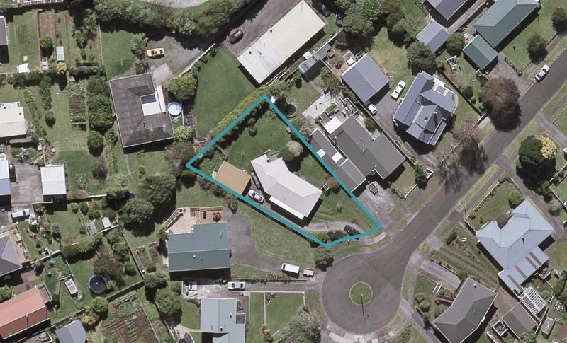 8 Handley Place, Glen Avon, New Plymouth - Carousel 1
