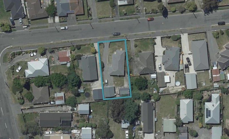 8 Vancouver Crescent, Wainoni, Christchurch - Carousel 1