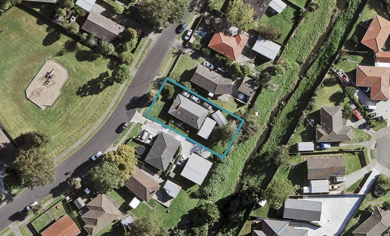 16 Innismara Avenue, Wattle Downs, Auckland - Carousel 1