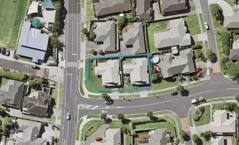 1/2 Moyrus Crescent, East Tamaki Heights, Auckland - Carousel 1