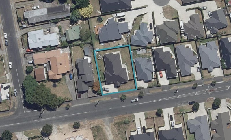 46 Saxbys Road, Glenview, Hamilton - Carousel 1