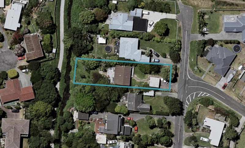 17 Moa Road, Raumati Beach, Paraparaumu - Carousel 1