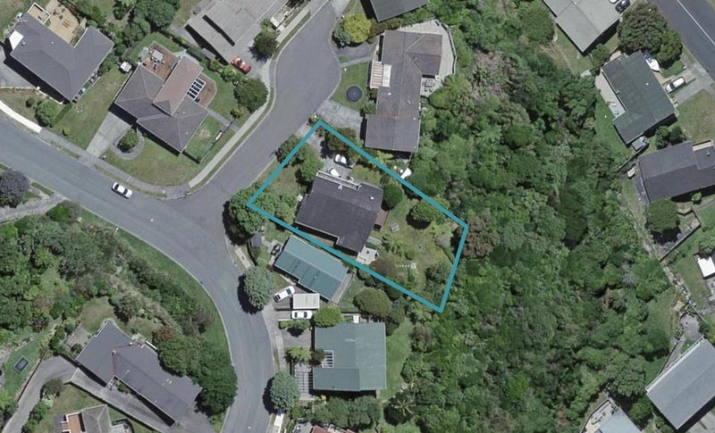 5 Saint Benets Place, Tawa, Wellington - Carousel 1