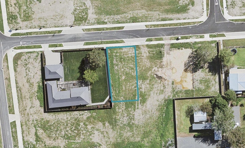 8 Raymond Grace Avenue, Huapai, Kumeu - Carousel 1