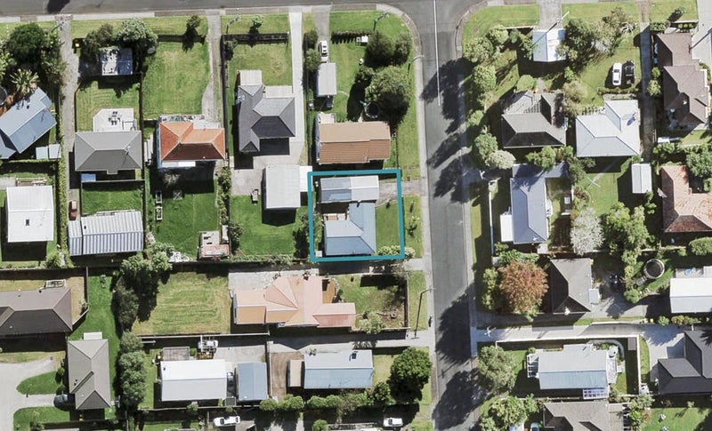 16 Hikurangi Street, Te Atatu Peninsula, Auckland - Carousel 1