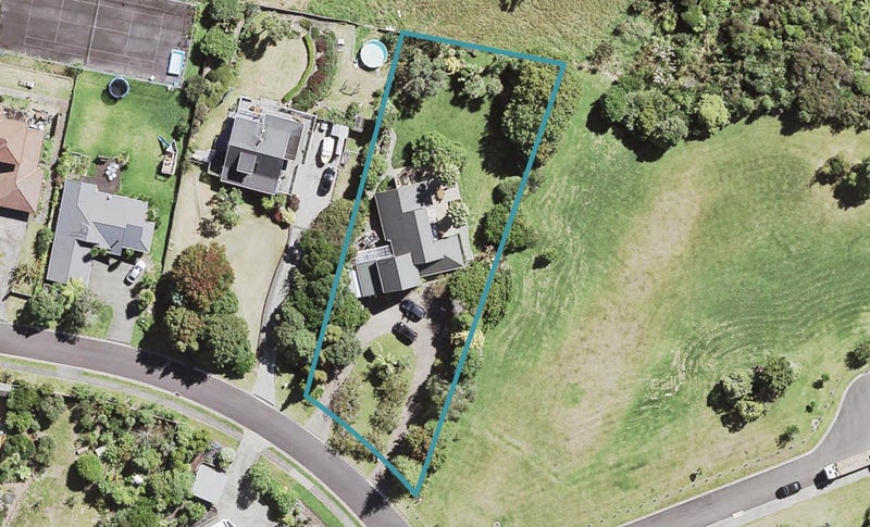 15 Laingfield Terrace, Laingholm, Auckland - Carousel 1