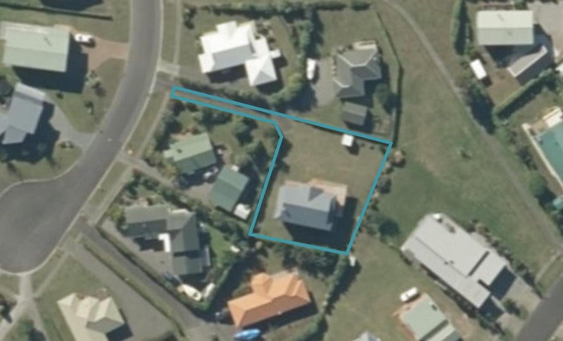 17 Rowena Crescent, Motuoapa - Carousel 1