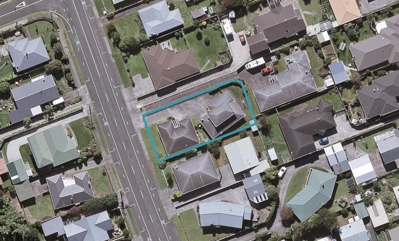 2/225 Mangorei Road, Merrilands, New Plymouth - Carousel 1