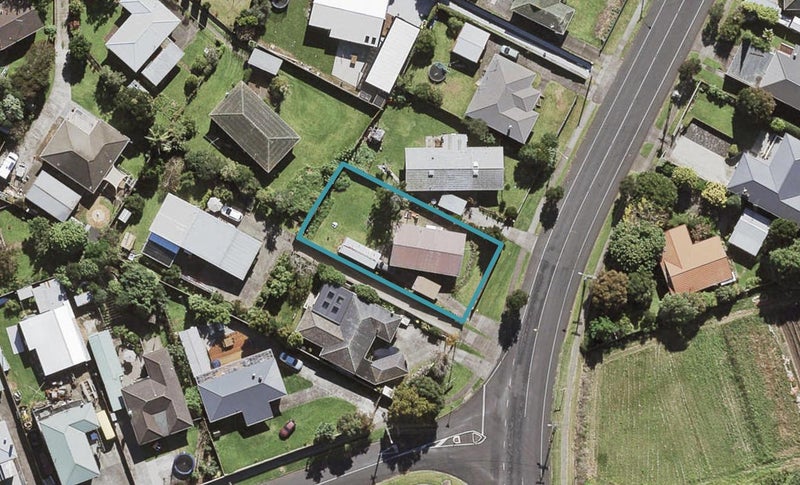 42 Wallace Road, Mangere Bridge, Auckland - Carousel 1
