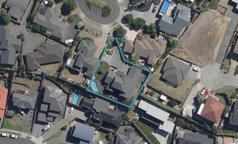 16 Jefferson Heights, Western Heights, Hamilton - Carousel 1