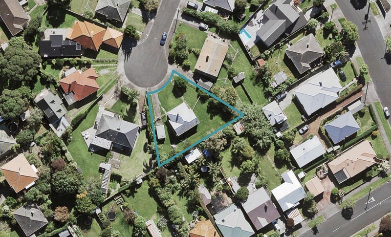 10 Kettle Street, Point Chevalier, Auckland - Carousel 1