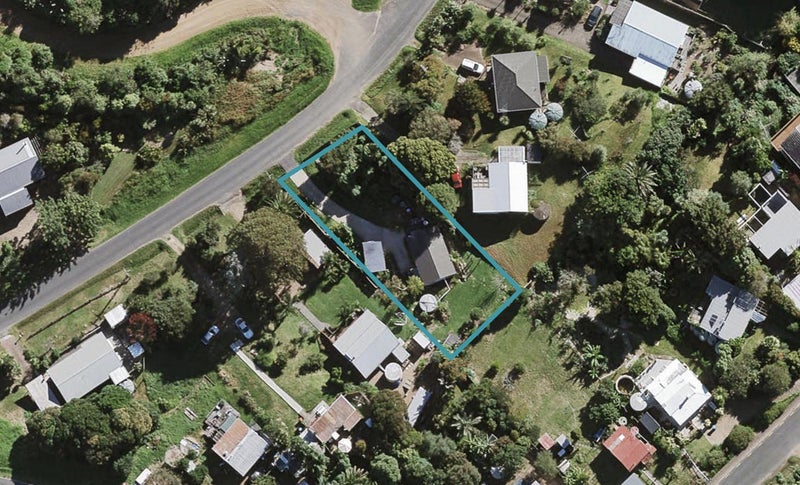 8 Kennedy Road, Surfdale, Waiheke Island - Carousel 1