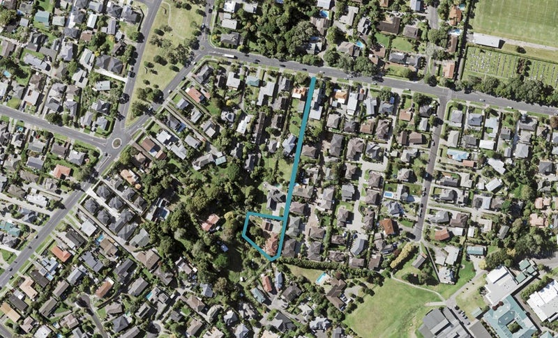 15B Paparoa Road, Cockle Bay, Auckland - Carousel 1