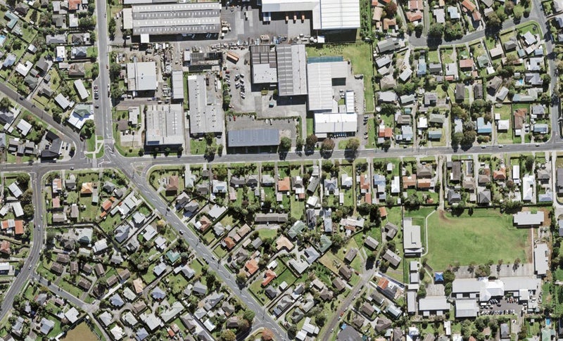 49 Wharf Road, Te Atatu Peninsula, Auckland - Carousel 1