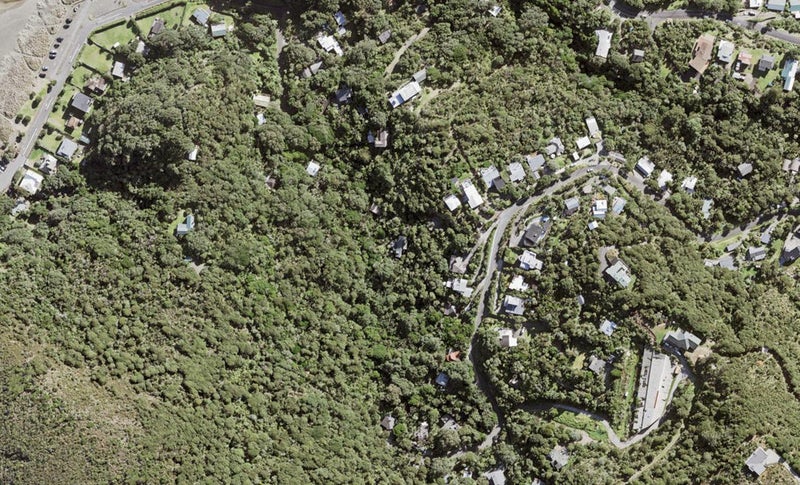 4 Sylvan Glade, Piha, Piha - Carousel 1