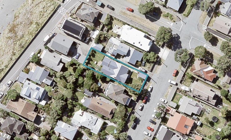 18 Tuatoru Street, Eastbourne, Lower Hutt - Carousel 1