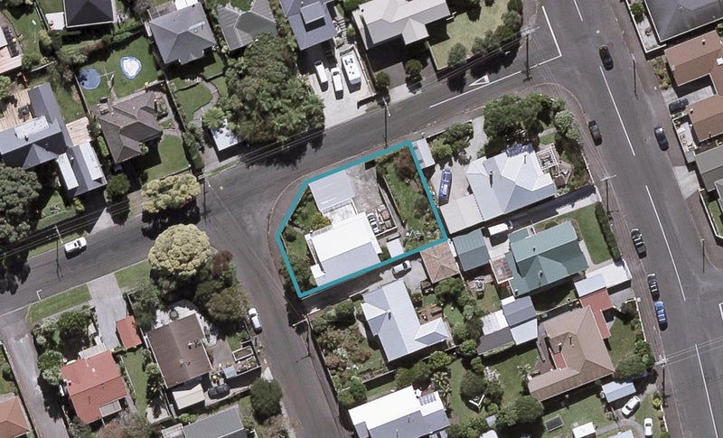 1 Henui Street, Strandon, New Plymouth - Carousel 1