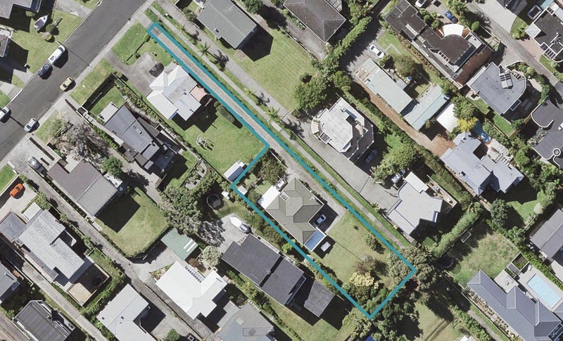 27A Seaview Road, Castor Bay, Auckland - Carousel 1