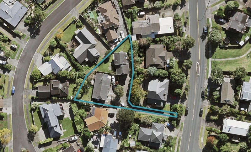 2/28 Unsworth Drive, Unsworth Heights, Auckland - Carousel 1