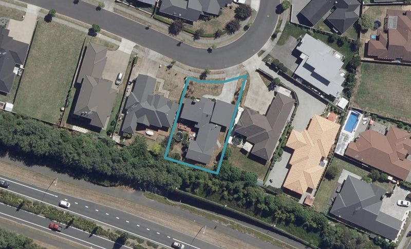 11 Langdale Court, Huntington, Hamilton - Carousel 1