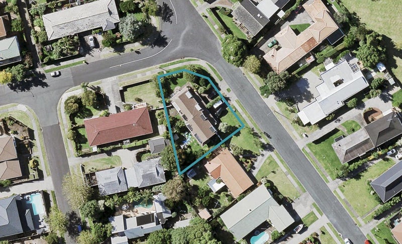 1/1 Malloy Place, Eastern Beach, Auckland - Carousel 1
