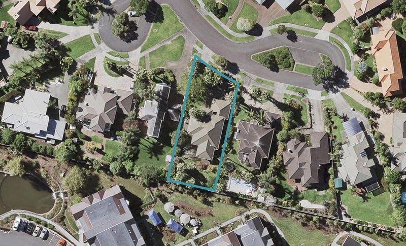 1 Napa Court, Shamrock Park, Auckland - Carousel 1