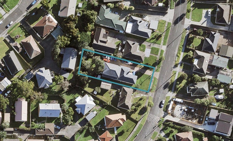 9 Freeland Avenue, Mount Roskill, Auckland - Carousel 1