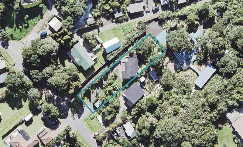 8 Foster Avenue, Huia, Auckland - Carousel 1