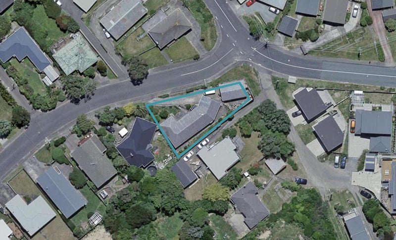 1 Turville Crescent, Newlands, Wellington - Carousel 1