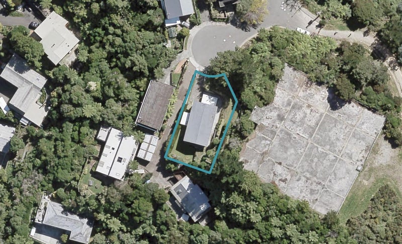 1 Farrelly Grove, Fairfield, Lower Hutt - Carousel 1