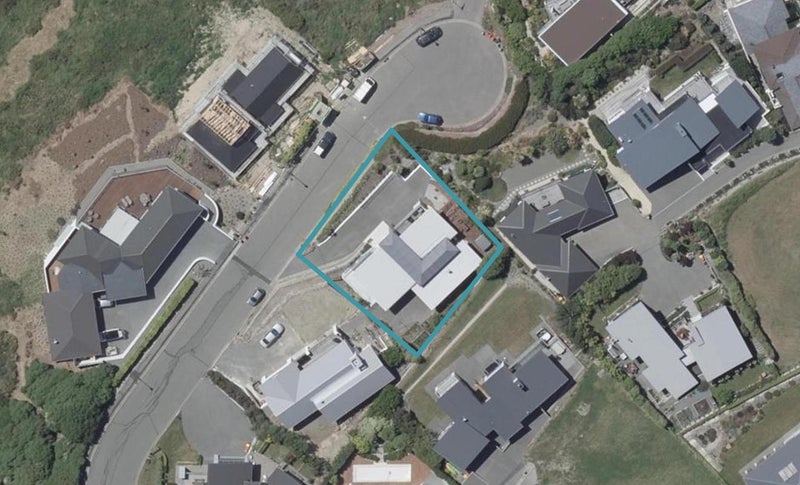 18 Omeo Crescent, Redcliffs, Christchurch - Carousel 1