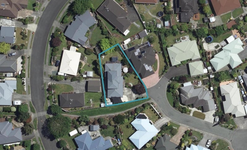27 Aston Place, Richmond, Richmond - Carousel 1