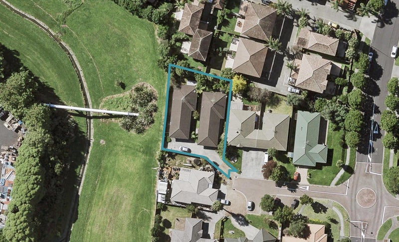 1/5 Saint Leger Close, Huntington Park, Auckland - Carousel 1