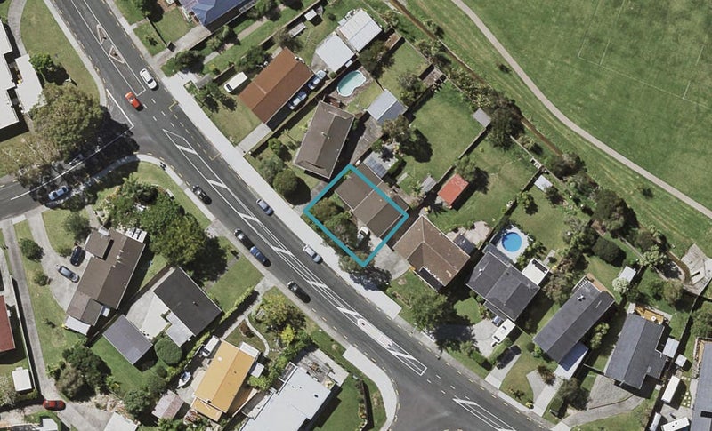 126A Sycamore Drive, Sunnynook, Auckland - Carousel 1