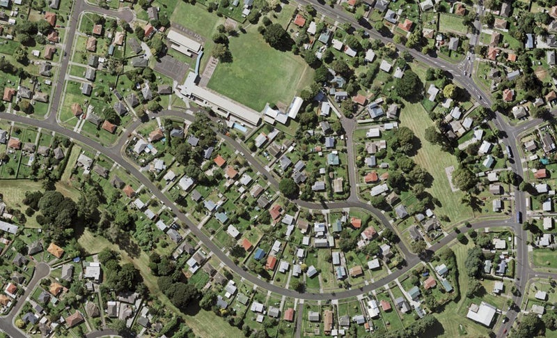 16 Taratoa Street, Point England, Auckland - Carousel 1