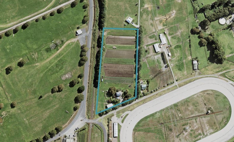 9B Trotting Course Drive, Kumeu, Kumeu - Carousel 1