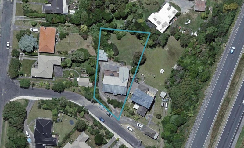 1 Ongley Crescent, Tawa, Wellington - Carousel 1
