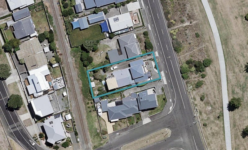 15B The Esplanade, Westshore, Napier - Carousel 1