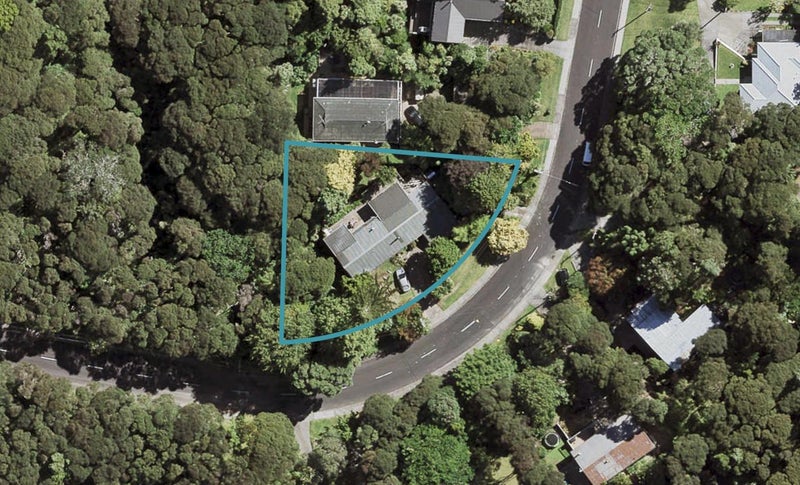 72 Woodfern Crescent, Titirangi, Auckland - Carousel 1