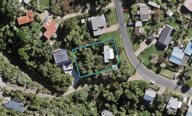 23 Tahatai Road, Oneroa, Waiheke Island - Carousel 1