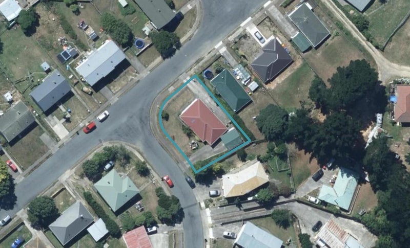 68 Arahura Crescent, Waitangirua, Porirua - Carousel 1
