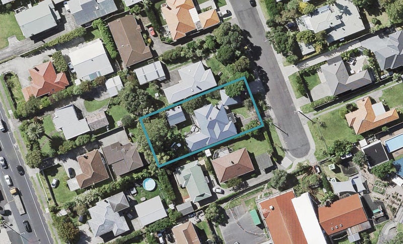 8 Harrison Avenue, Belmont, Auckland - Carousel 1