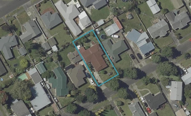 9 Raglan Avenue, Cloverlea, Palmerston North - Carousel 1