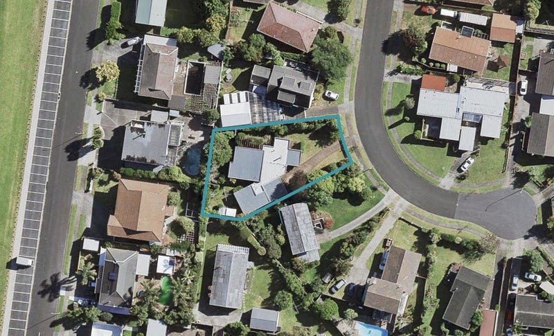 11 Booker Place, Weymouth, Auckland - Carousel 1